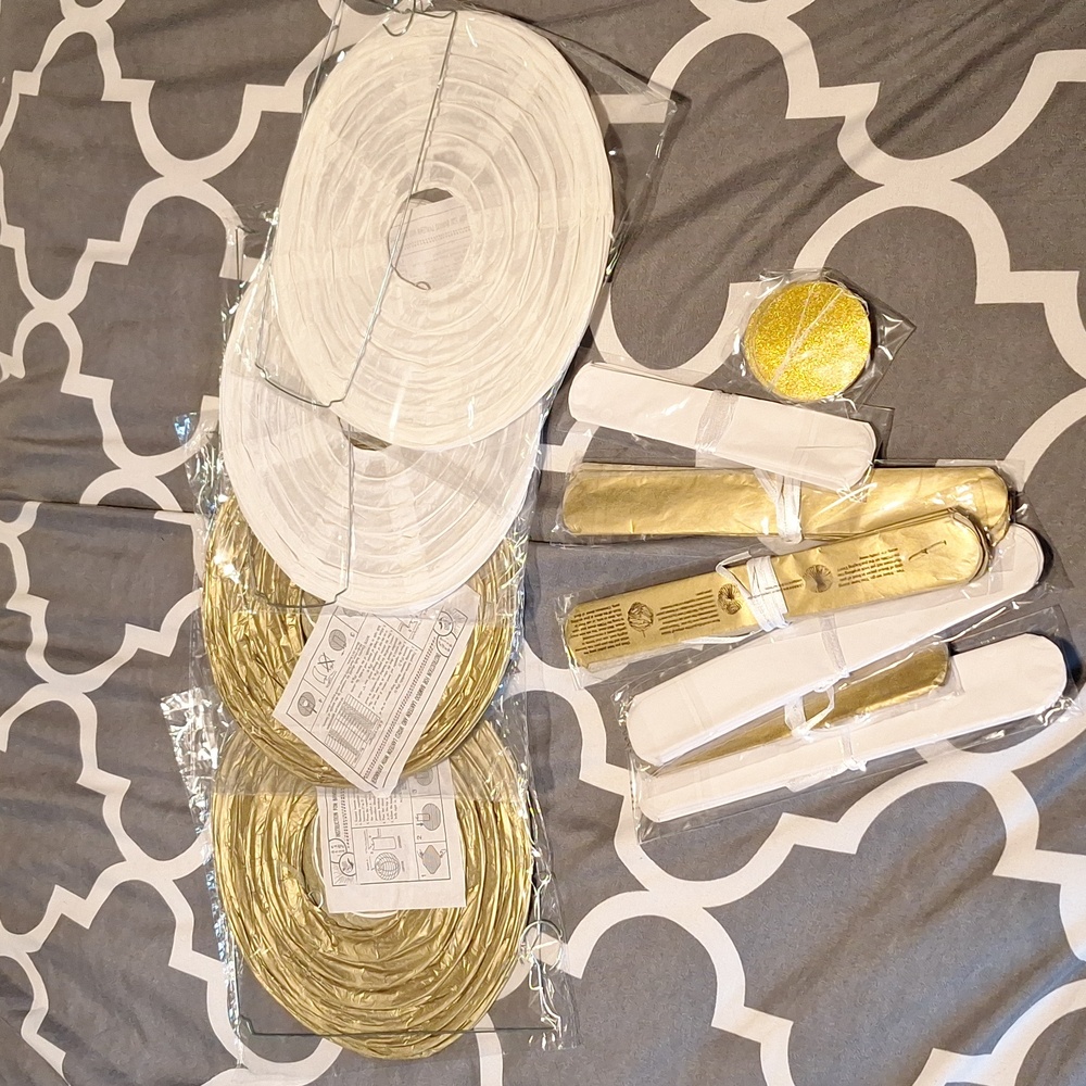 Party decorations gold & white